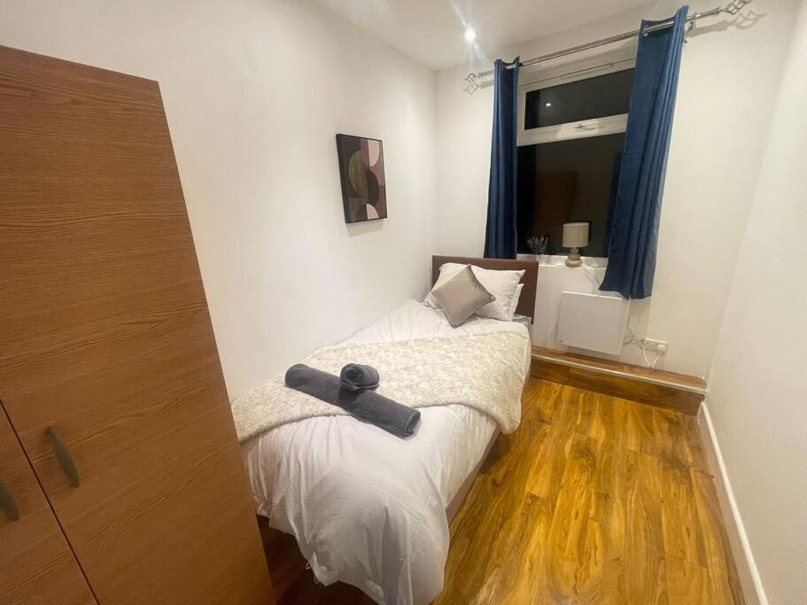 Good Priced Single Bed Room In Windsor Old Windsor Exterior foto
