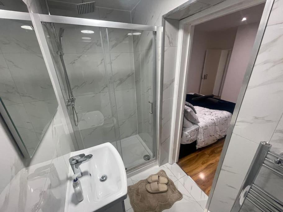 Good Priced Single Bed Room In Windsor Old Windsor Exterior foto